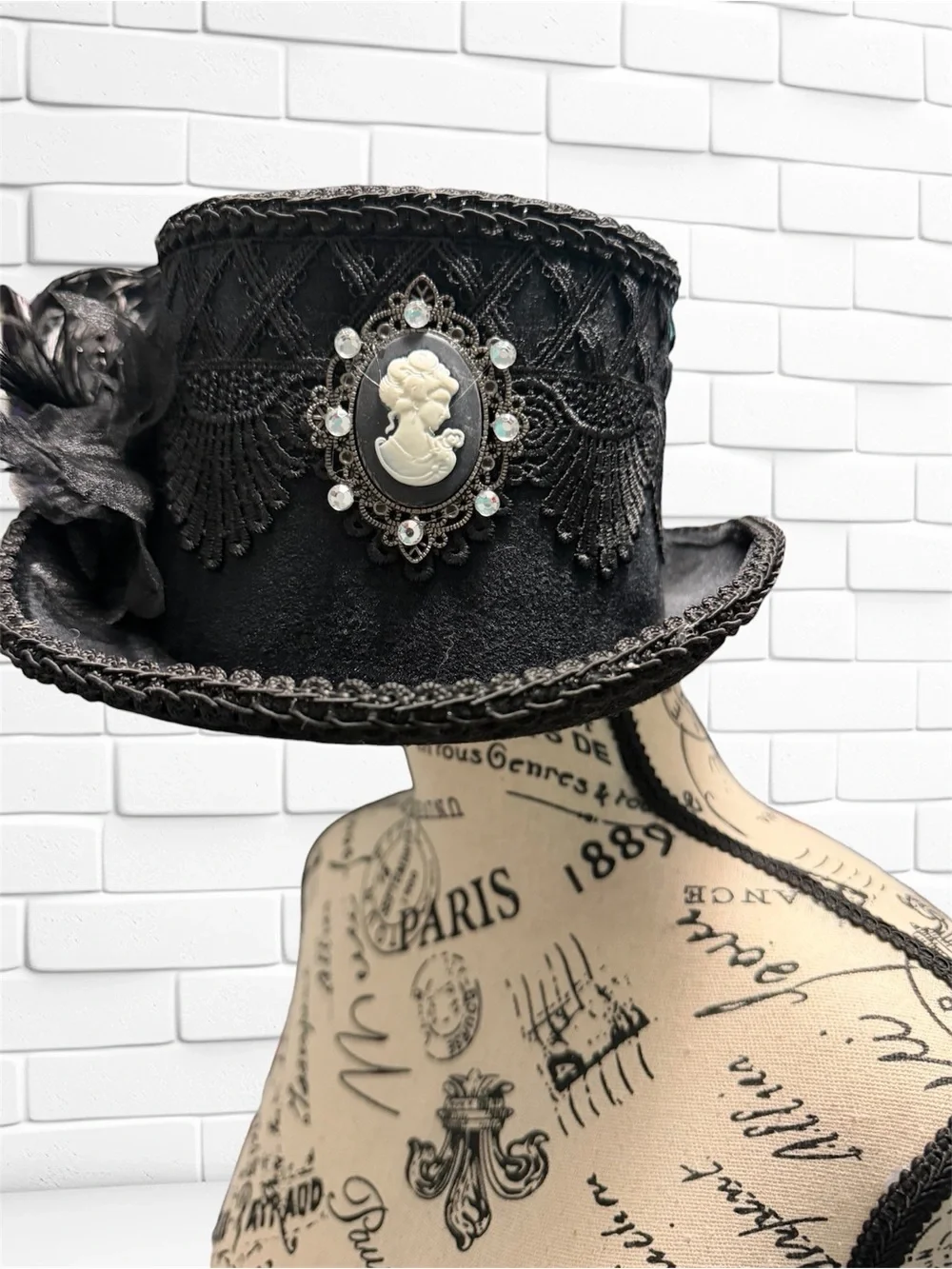 KBW stylish black